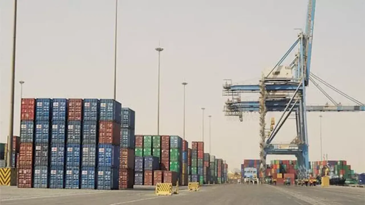 قفزة بنسبة 35% في تجارة الترانزيت تزامناً مع 40 إجراءً جمركياً منتظراً